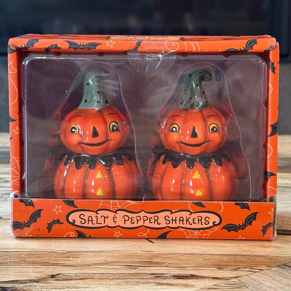 Johanna Parker Halloween Pumpkin Salt & Pepper Shakers Set Vintage Style NIB